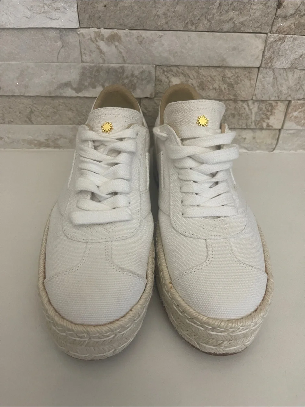 Brand new! $350 Stuart Weitzman Daryl White Canvas espadrille tennis shoe 7.5